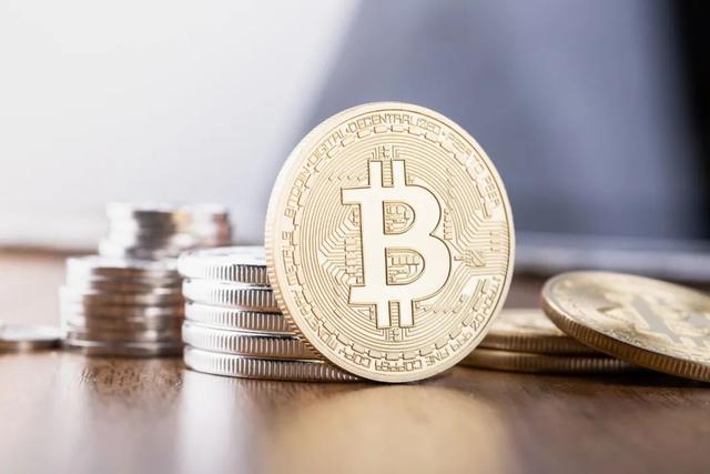 昨天站上新高，今天就挨“千刀”？比特币一度跌破17000美元，分析师说…2