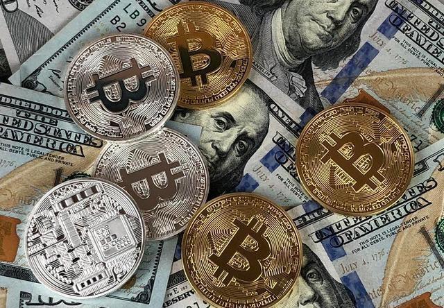 断崖式下跌!比特币从13万跌到10万,7.7万人爆仓哀鸿遍野 断崖式下跌!比特币从13万跌到10万,7.7万人爆仓哀鸿遍野