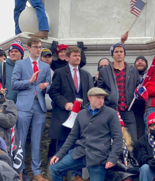 一名法国人去年向极端分子转账50万美元比特币后自杀，FBI追查1