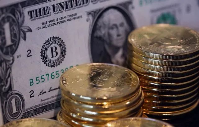 比特币炒到5.5万美元，总市值排名天下第六，会成为谁的“财富盛宴”？1